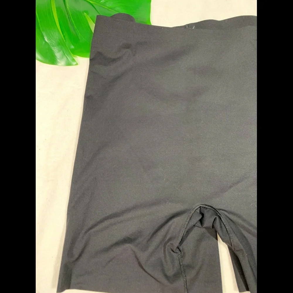 NEW $52 Spanx Thinstincts Girl Short in‎ black [ SZ Small ]